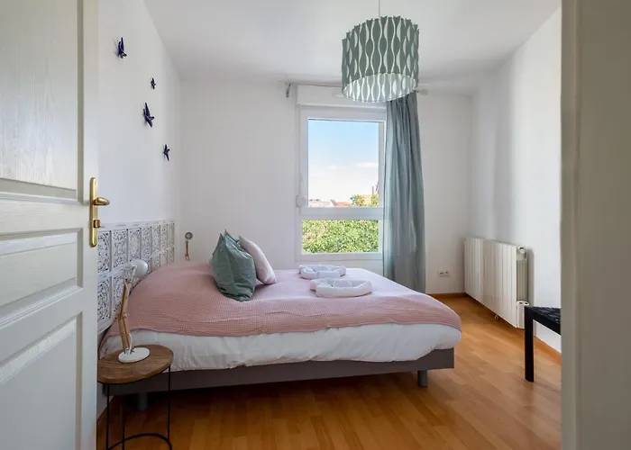 Travel Homes - The Nils, Cosy & Cute With Parking
